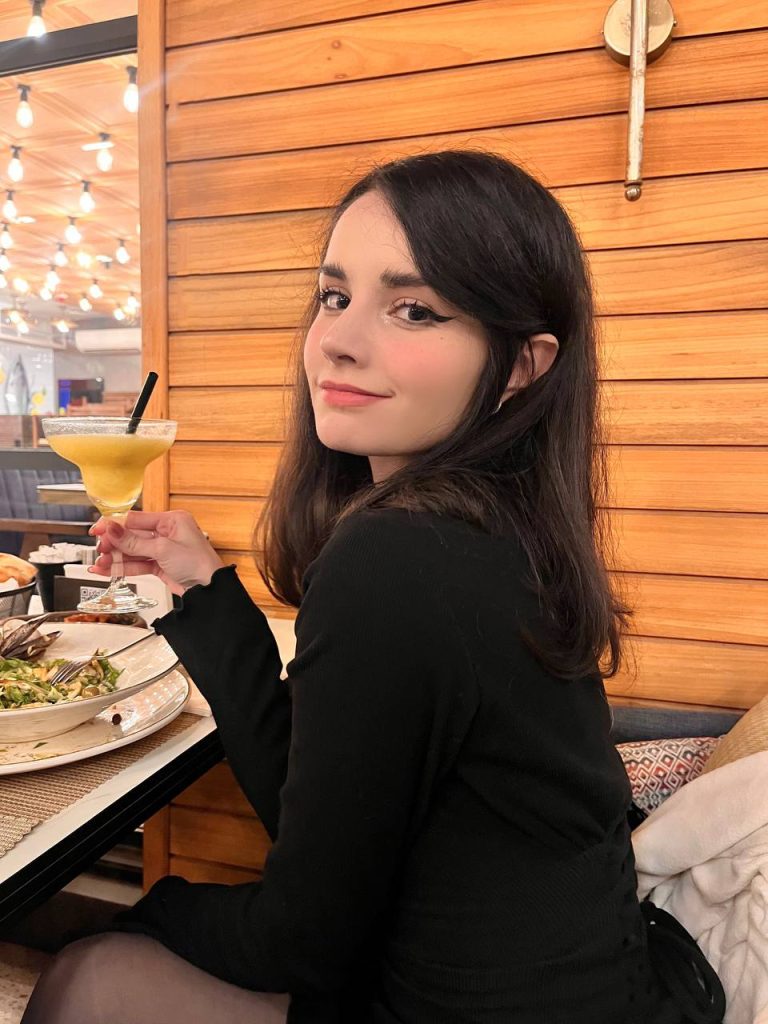 Модель Луна в Москве