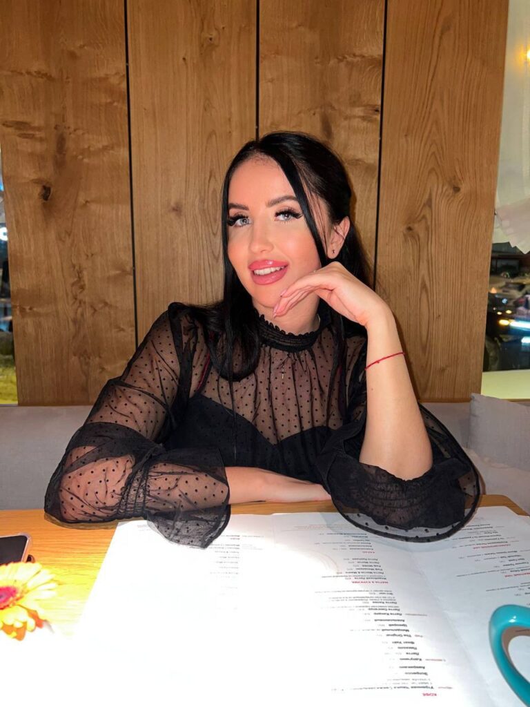 Услуги эскорта от Медди в Москве